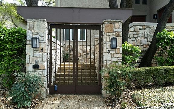 4th image of 8000 Donore Pl