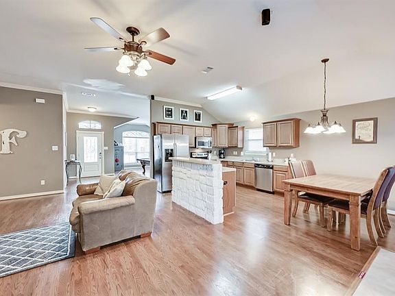 4th image of 516 Oakbrook Dr