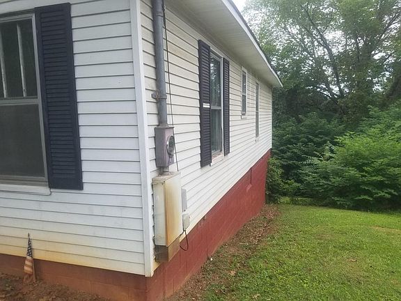 2nd image of 915 Vermont Ave