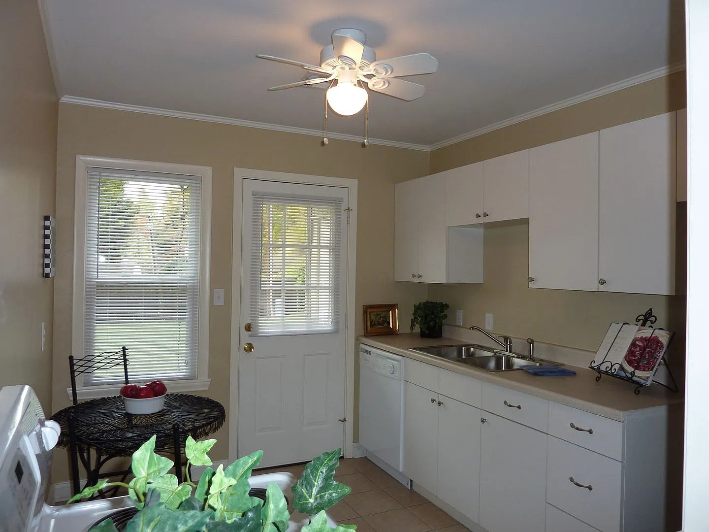 Beautiful 2 Bed 1 Bath In Quiet Area - No Pets Allowed — Photo 3