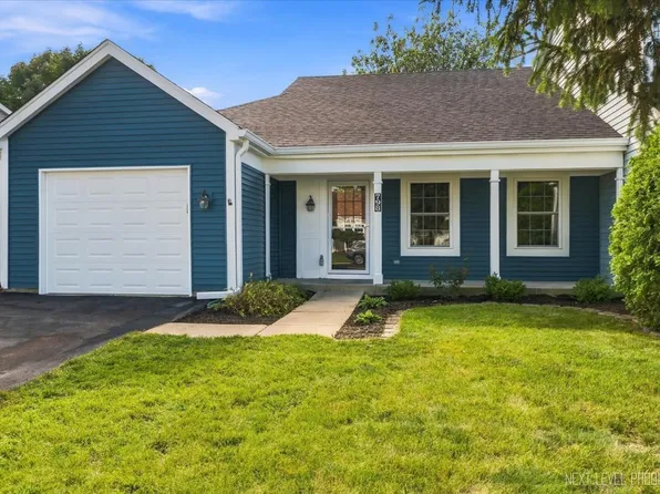 798 Stanford Ln, Carol Stream, IL 60188