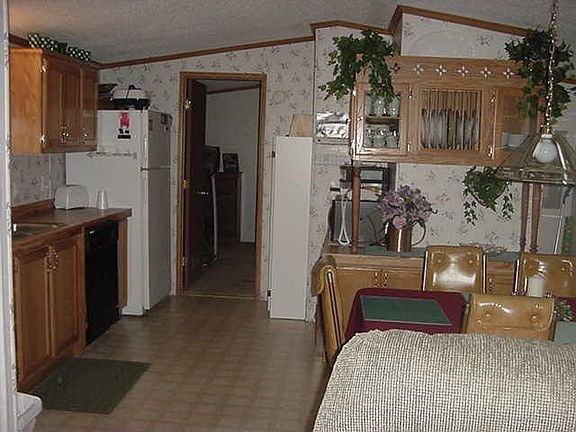 Dining Room & Kitchen