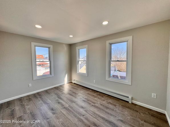 313 W 5th St, Nescopeck, PA 18635