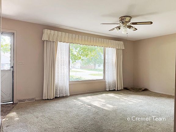 5th image of 9068 Victor Ave