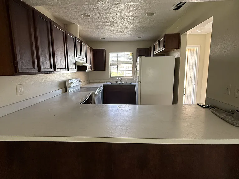 752 Lucaya Dr — Photo 2