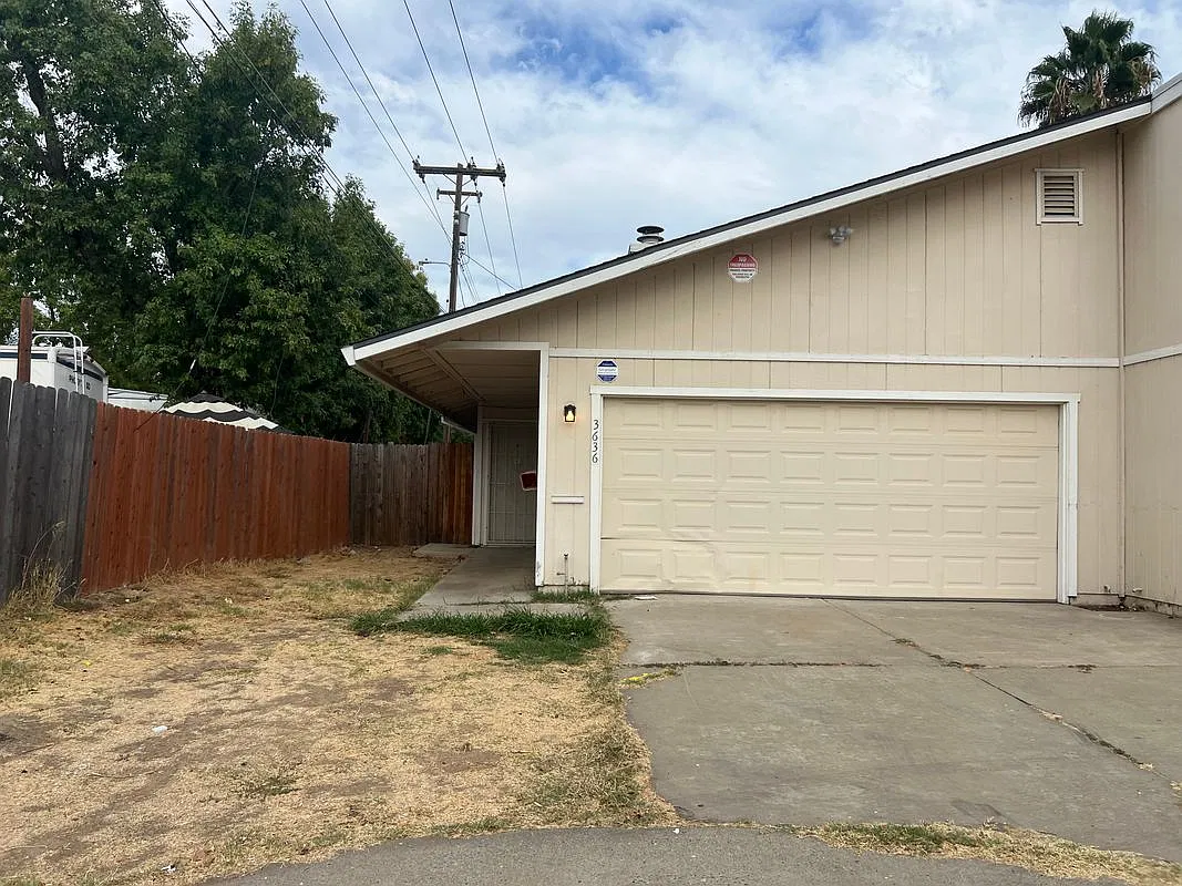 2 bed, 2.0 bath, 883 sqft, $1,950 — Photo 1