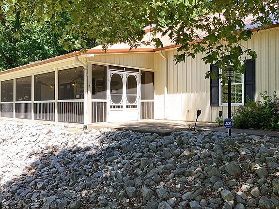 5th image of 445 Dianne Dr
