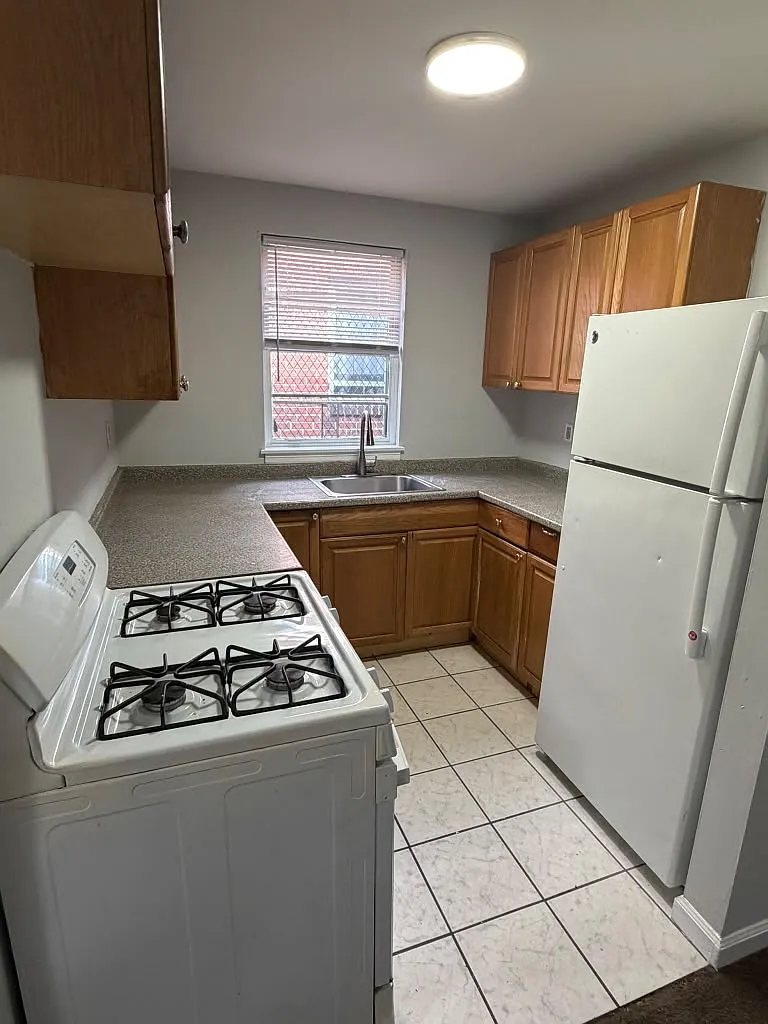 2 bed, $1,400 — Photo 3