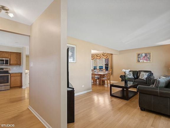 4th image of 9136 Moody Ave