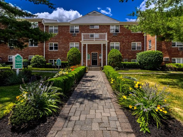 21 Colonial Dr #B