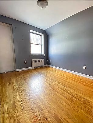 3rd image of 433 Columbia St Floor 1