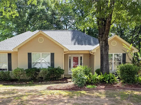 709 Groce St, Opelika, AL 36801