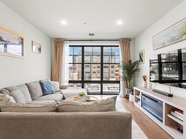 386 5th Street image 1 of 23