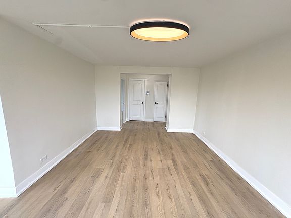 2nd image of 2610 W Balmoral Ave APT 402