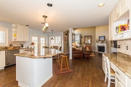 3rd image of 535 Manorwood Ln
