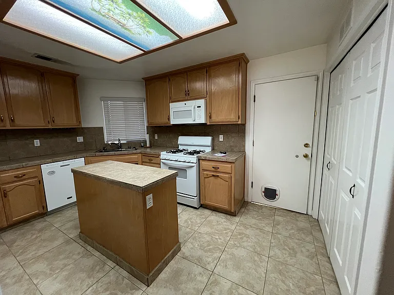 9708 Bossa Nova Ct — Photo 7