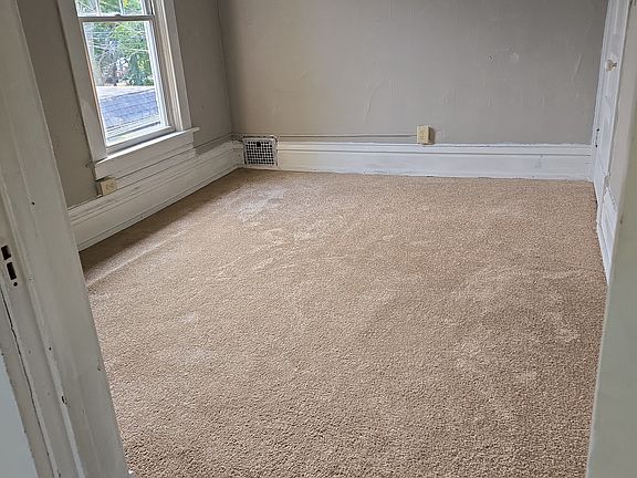 5th image of 830 Seymour Ave #3