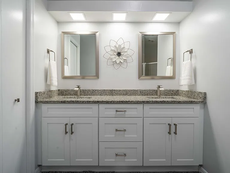 2209 N Brentwood Cir — Photo 4