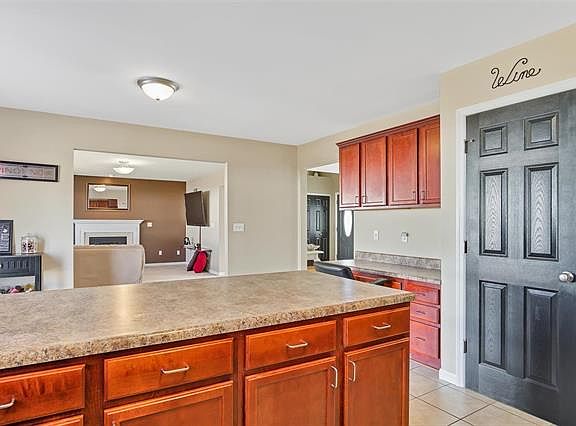 3rd image of 211 Cuivre Valley Ct