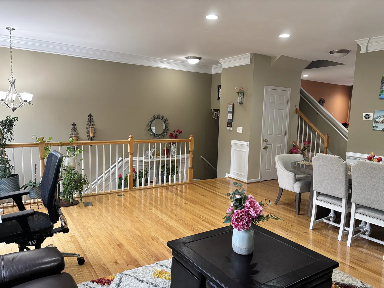 3 bed, 3.5 bath, 2300 sqft, $3,300 — Photo 2