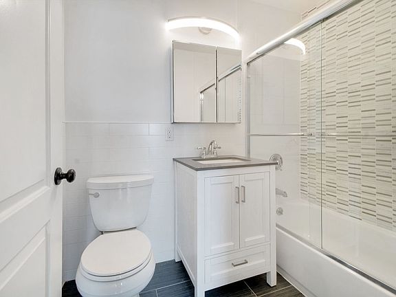 3rd image of 319 Beach 65th St Fl 1