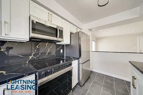 1035 N Hayworth Ave #110 Photo 1
