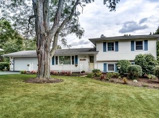 1301 Tyler Ln, Elgin, IL 60123