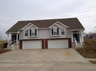 4027 Chesapeake Dr, Saint Joseph, MO 64506