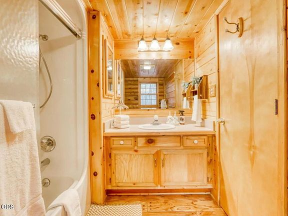 5th image of 14887 S Sugar Pine Way
