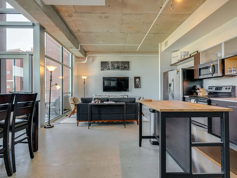 2115 Yeaman Pl #403 — Photo 6