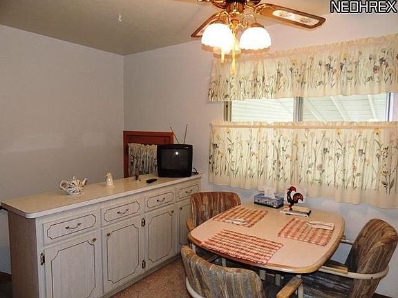 3rd image of 6860 Lynett Dr