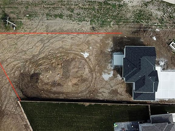 2nd image of 20702 Emerald St
