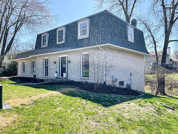 2nd image of 1602 W Devereux Dr