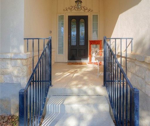 4th image of 858 San Fernando Ln