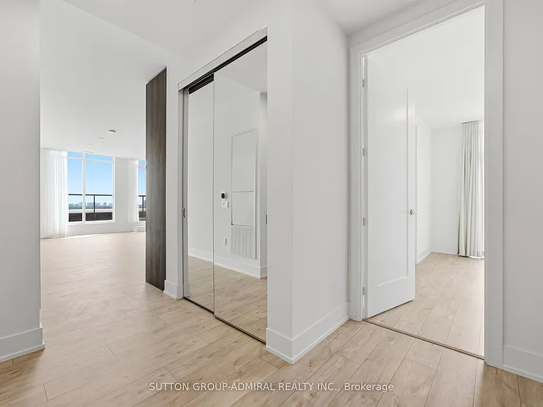 858 Dupont St #Penthouse 43 — Photo 11