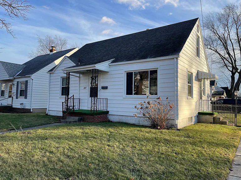 921 Eleanor Ave — Photo 1