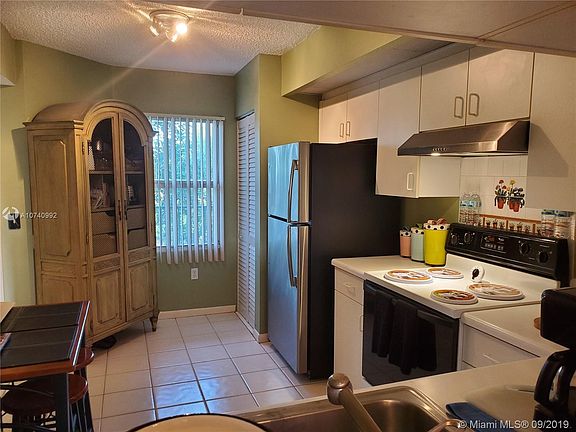2nd image of 700 SW 137th Ave APT 305H