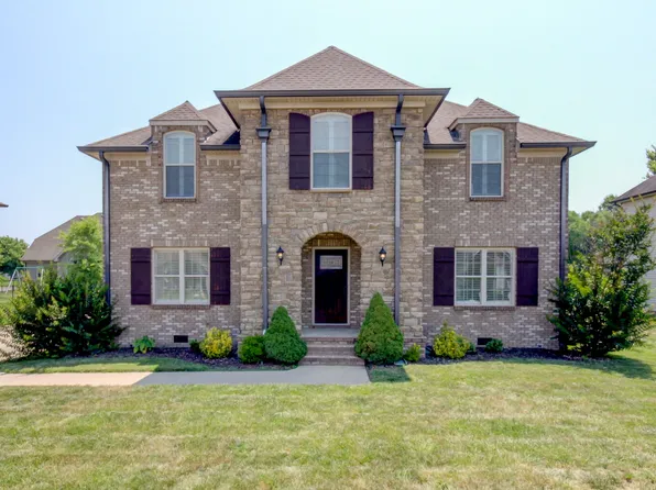 1085 Willow Cir, Clarksville, TN 37043