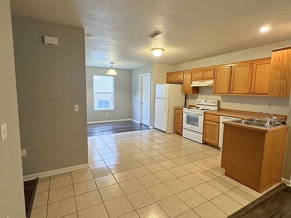 2nd image of 409 Elliott Ln