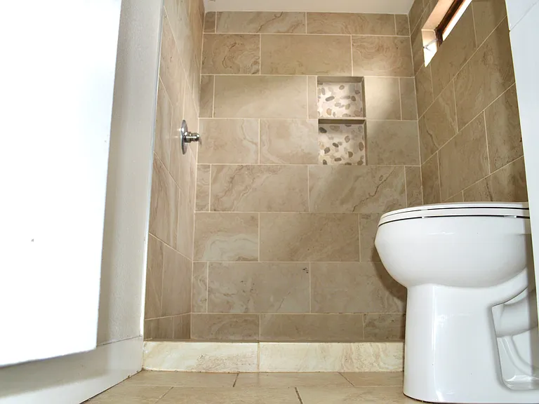 340 Waverly Pl — Photo 8