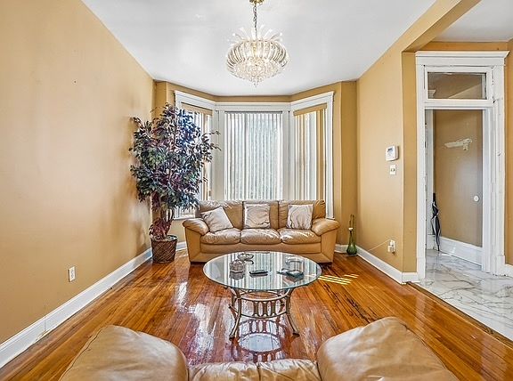 5th image of 514 W 66th St