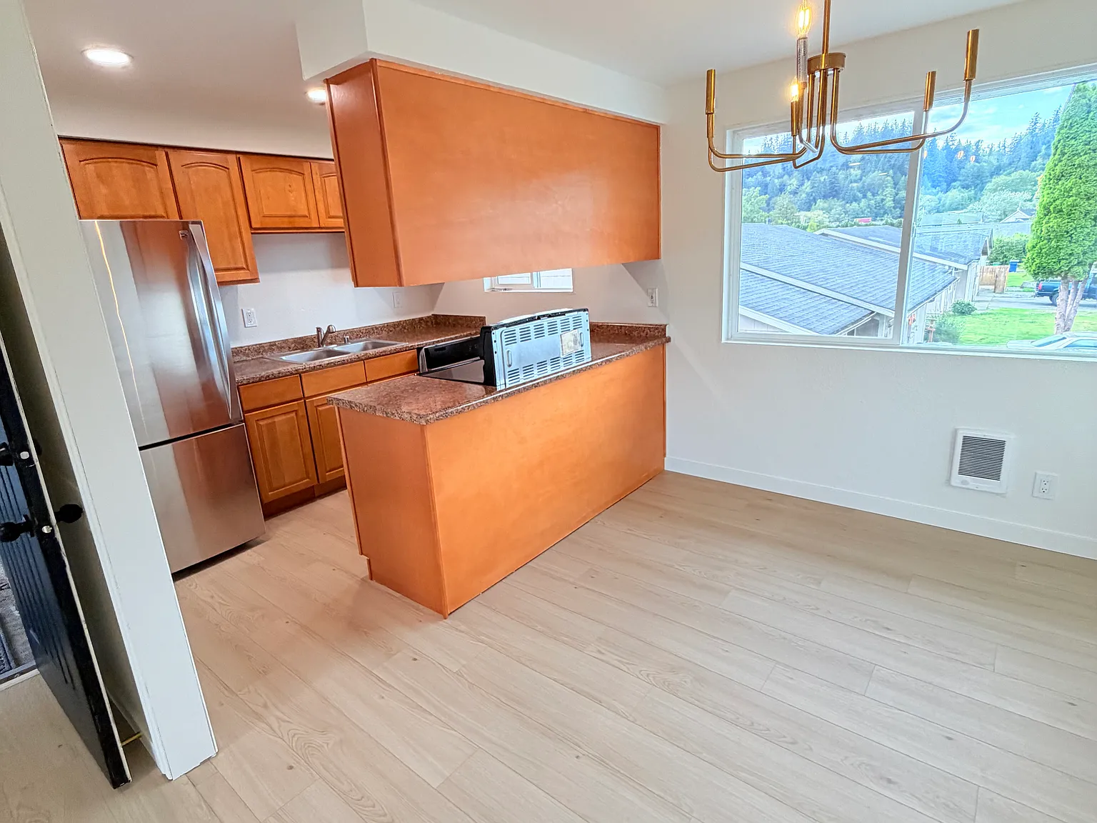 222 Chicago Blvd S — Photo 2