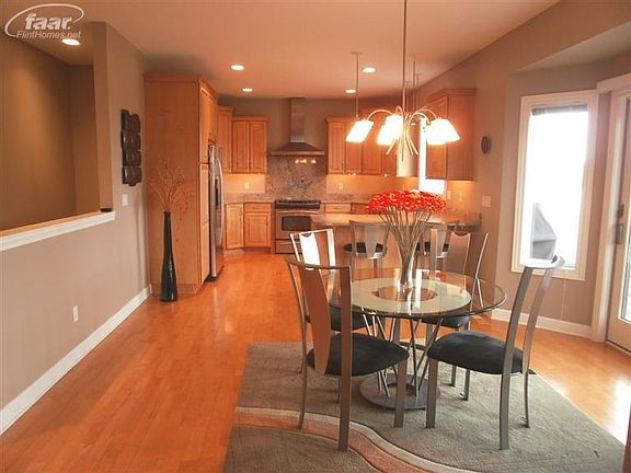 4th image of 8199 Creekwood Ln