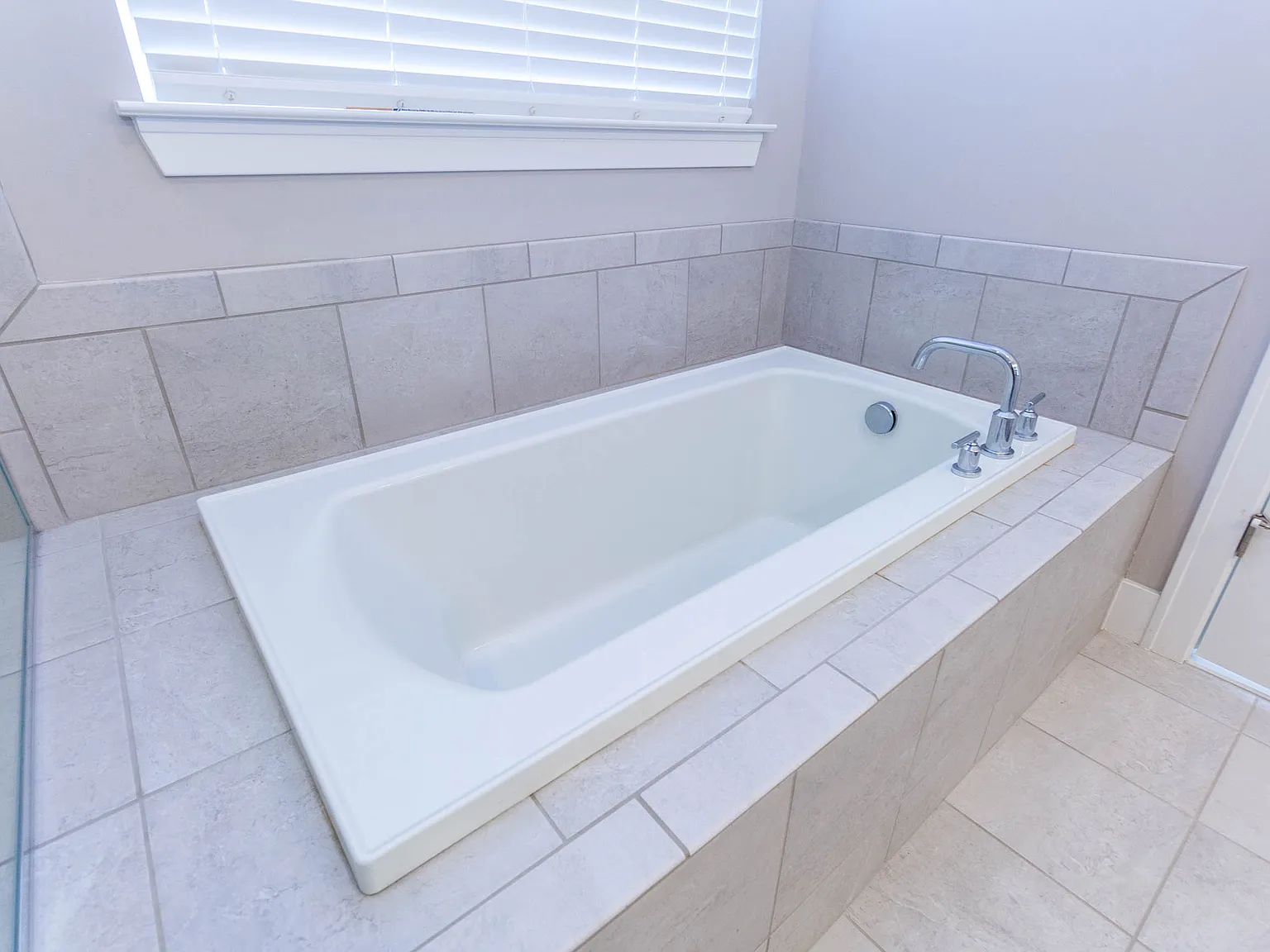 3 bed, 2770 sqft, $4,200 — Photo 2