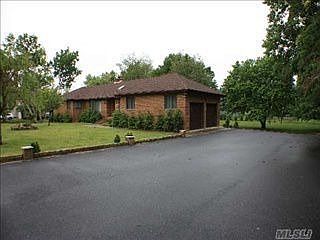 2nd image of 300 Topsail Ln