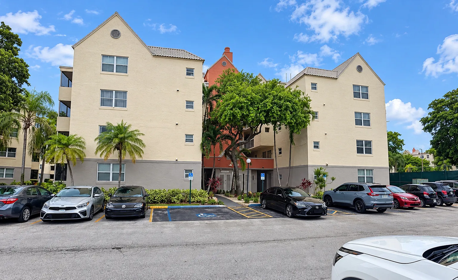 1 bed, 810 sqft, $2,050 — Photo 1