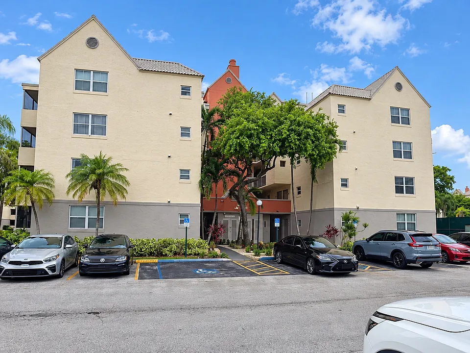 8255 Lake Dr #501