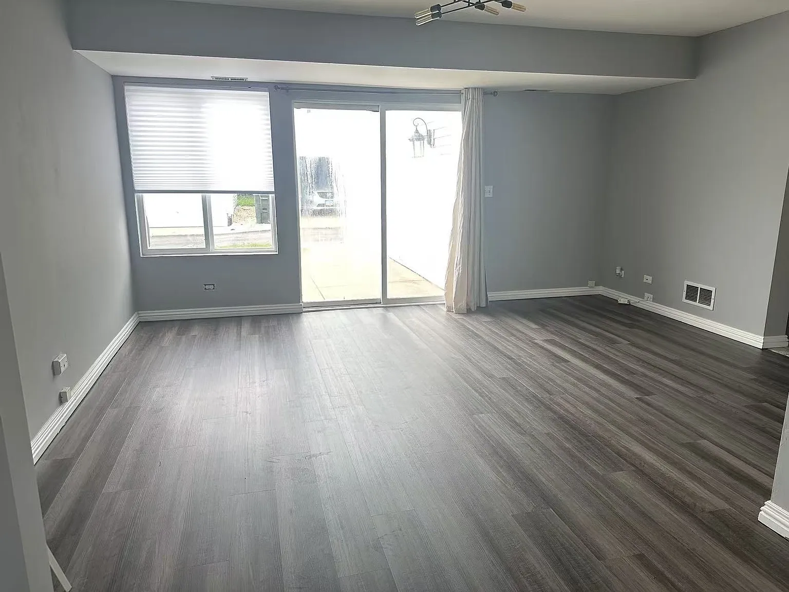 3 bed, 1.5 bath, 1501 sqft, $2,450 — Photo 2