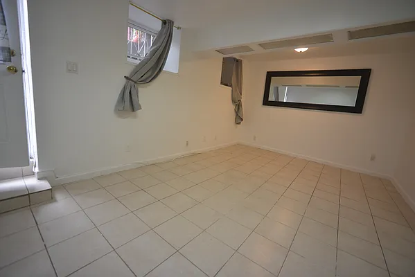 Rented by Voro, LLC | media 4