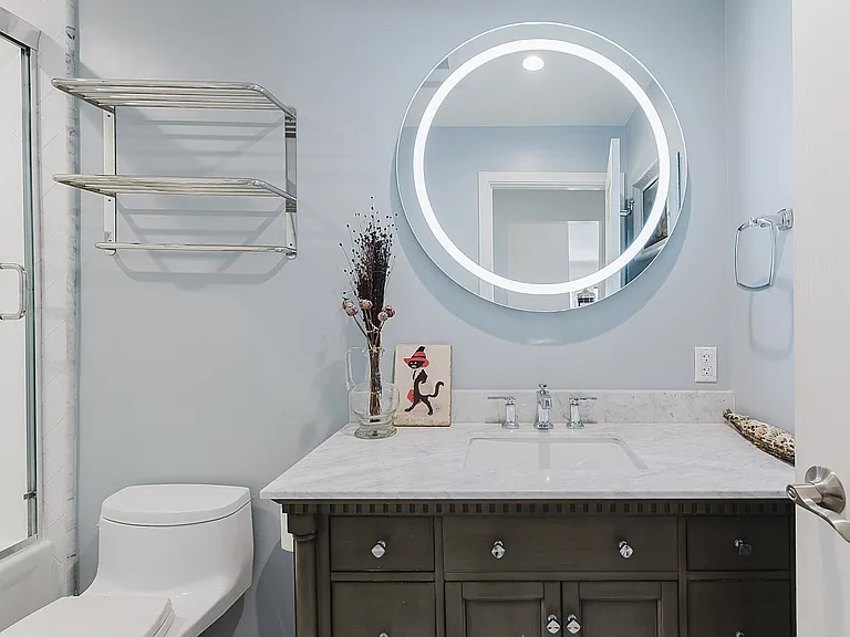 1154 S Barrington Ave — Photo 3